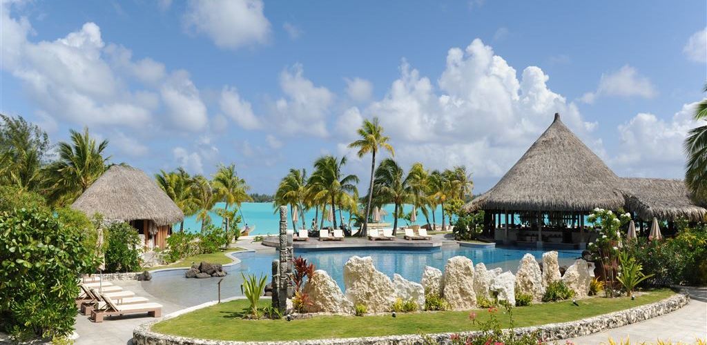Hotel St. Regis Bora Bora Resort - Pool - Tahiti