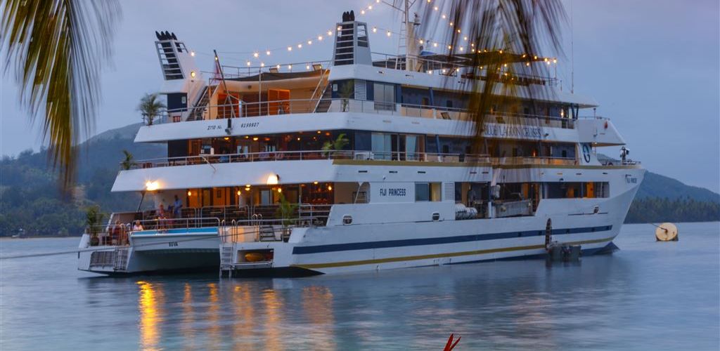 Kreuzfahrt Blue Lagoon Cruises - Schiff Abendstimmung - Fiji