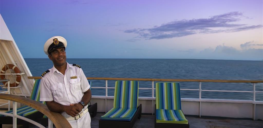 Kreuzfahrt Captain Cook Cruises - Officer auf Deck - Fiji