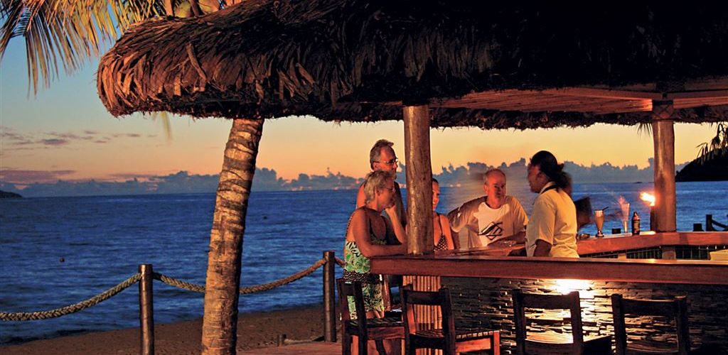 Hotel Uprising Beach Resort Viti Levu - Strand Bar - Fiji