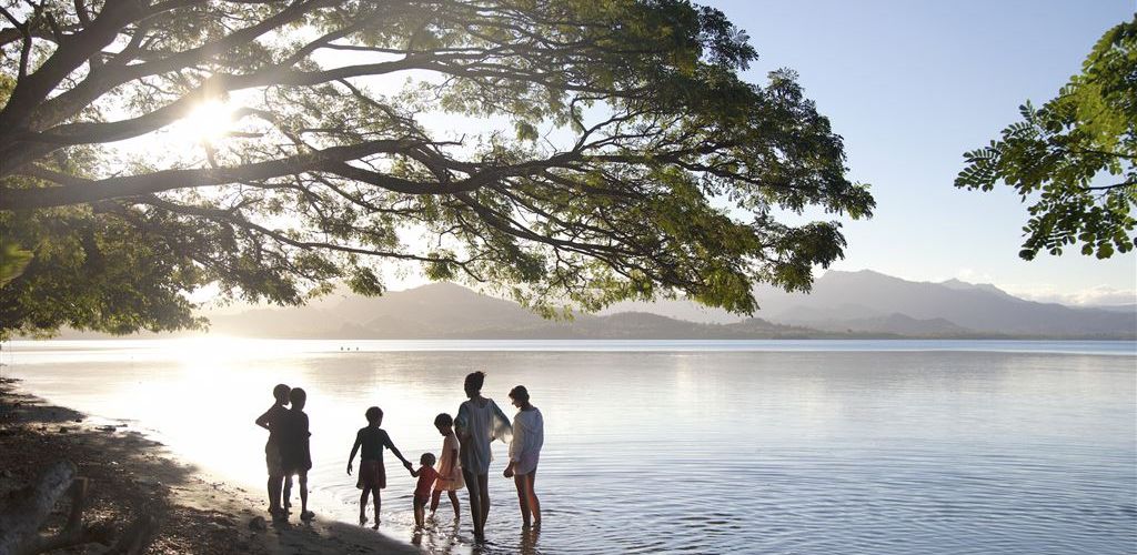 Hotel Savasi Island Vanua Levu - Menschen am Strand - Fiji