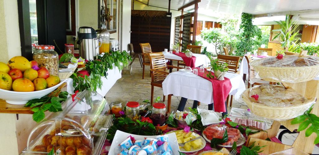 Pension Fare Maeva - Frühstücksbuffet - Huahine
