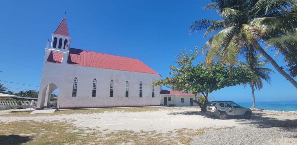 Rangiroa Ausflug Raiora Private Cultural Land Tour - Kirche - Tahiti