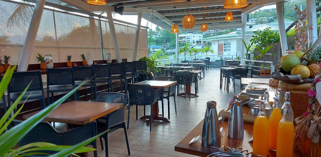 Pension Fare Suisse - Frühstücksterrasse - Tahiti
