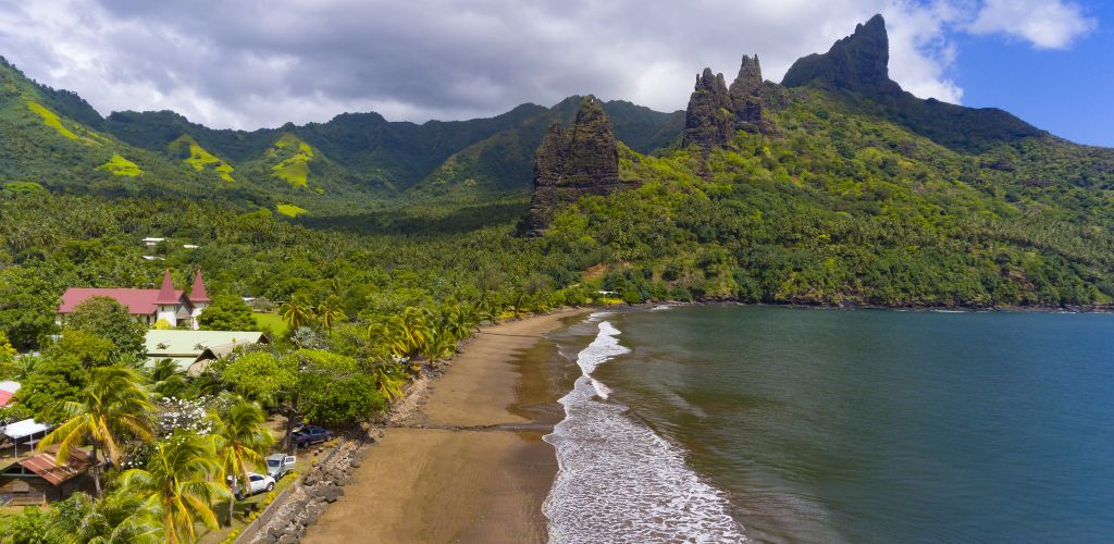 Marquesas - Küstenlandschaft auf Nuku Hiva - Tahiti