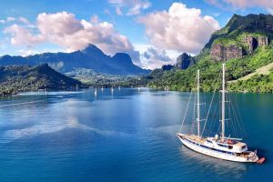 Kreuzfahrt Panorama II. - Schiff vor Moorea - Französisch Polynesien