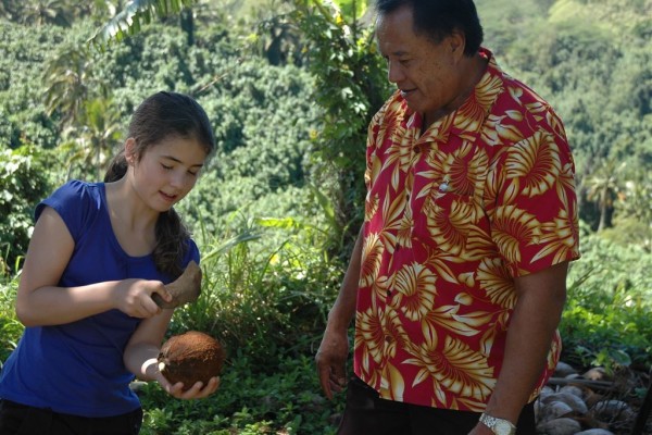 Ausflug Inselrundfahrt Rarotonga - Kokosnuss öffnen - Cook Inseln