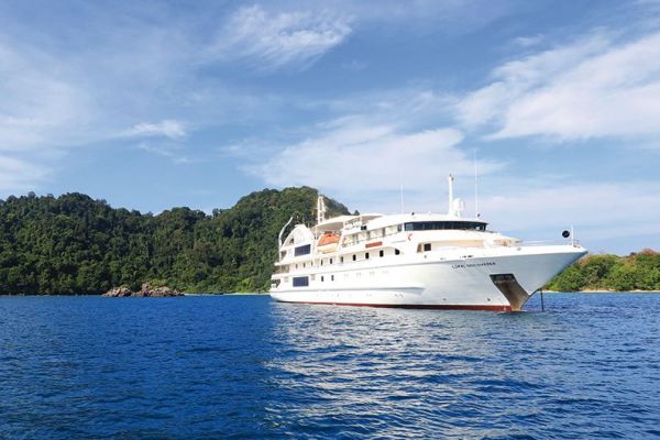 Kreuzfahrt Coral Discoverer - Aussenansicht - Papua Neuguinea