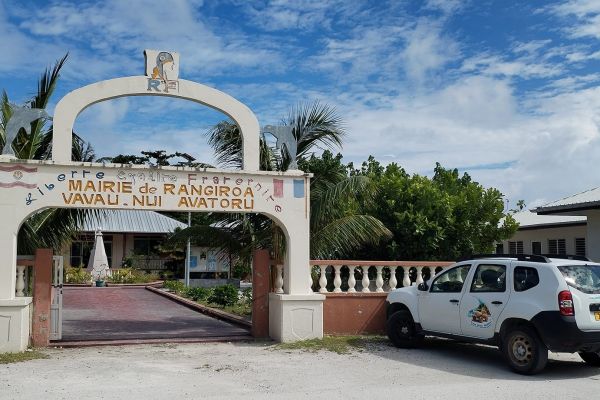 Rangiroa Ausflug Raiora Private Cultural Land Tour - Rathaus - Tahiti