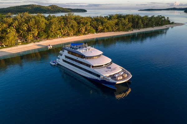 Kreuzfahrt Blue Lagoon Cruises - Luftaufnahme des Schiffes - Fiji