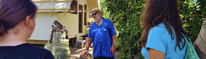 Ausflug Inselrundfahrt Rarotonga - Kokosnuss öffnen - Cook Inseln