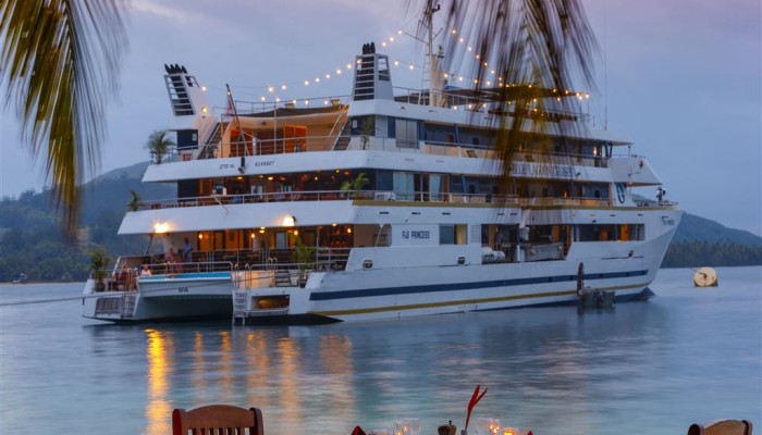 Kreuzfahrt Blue Lagoon Cruises - Schiff Abendstimmung - Fiji