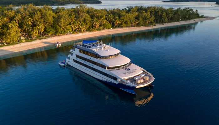 Kreuzfahrt Blue Lagoon Cruises - Luftaufnahme des Schiffes - Fiji